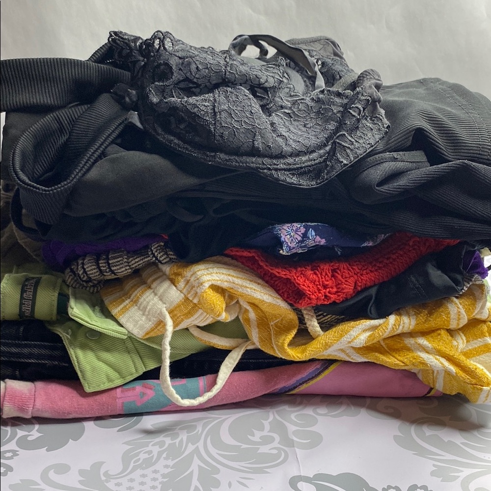 Women’s Bundle size Medium Random college girls drawer purge read description